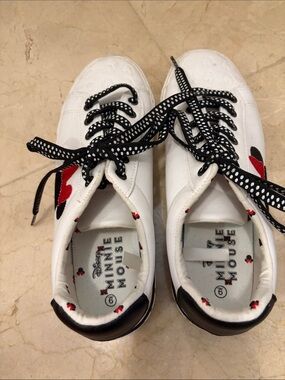 Disney Minnie Mouse White & Black Kids Sneakers with Heart Accent